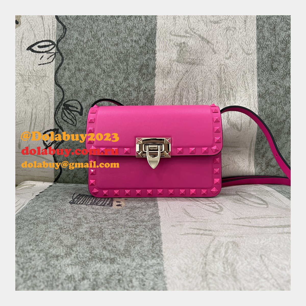 Cheap Fake Valentino Garavani Rockstud Calf Small Bag