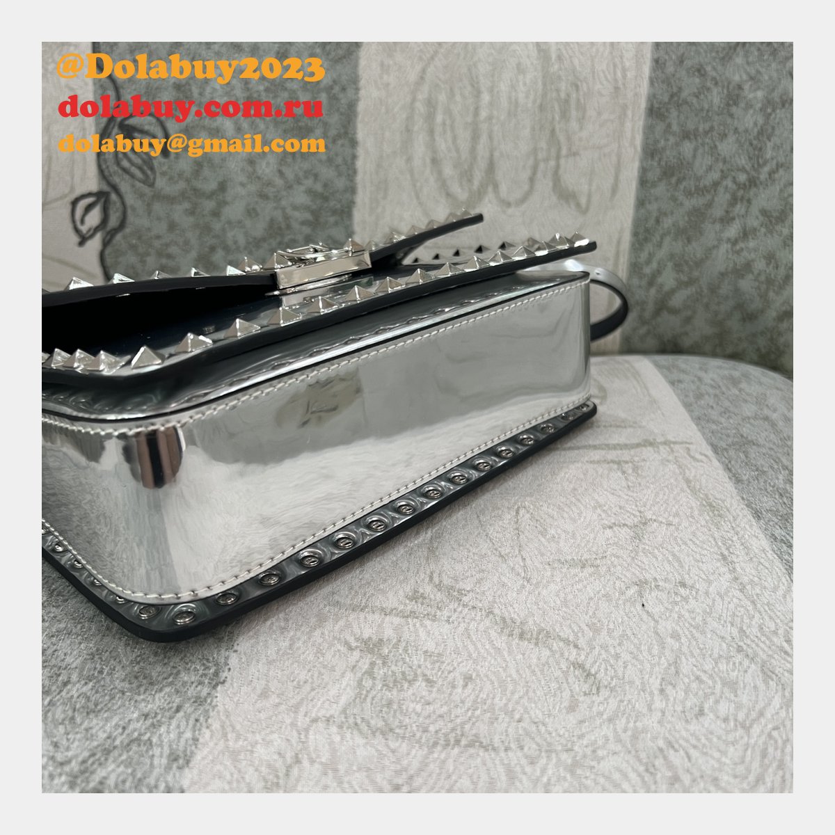 Luxury Valentino Garavani Rockstud Calf Large Bag