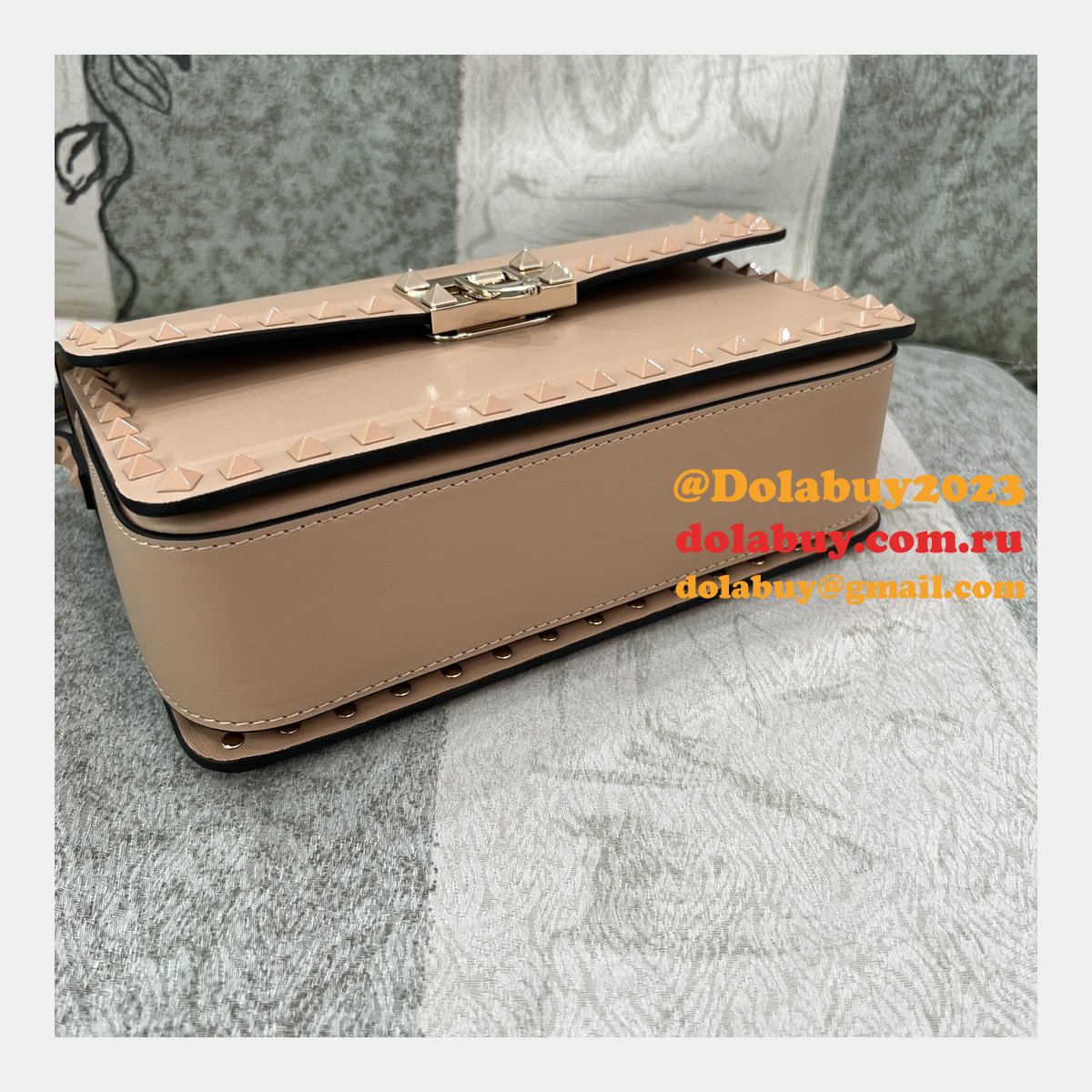 Luxury Valentino Garavani Rockstud Calf Large Bag