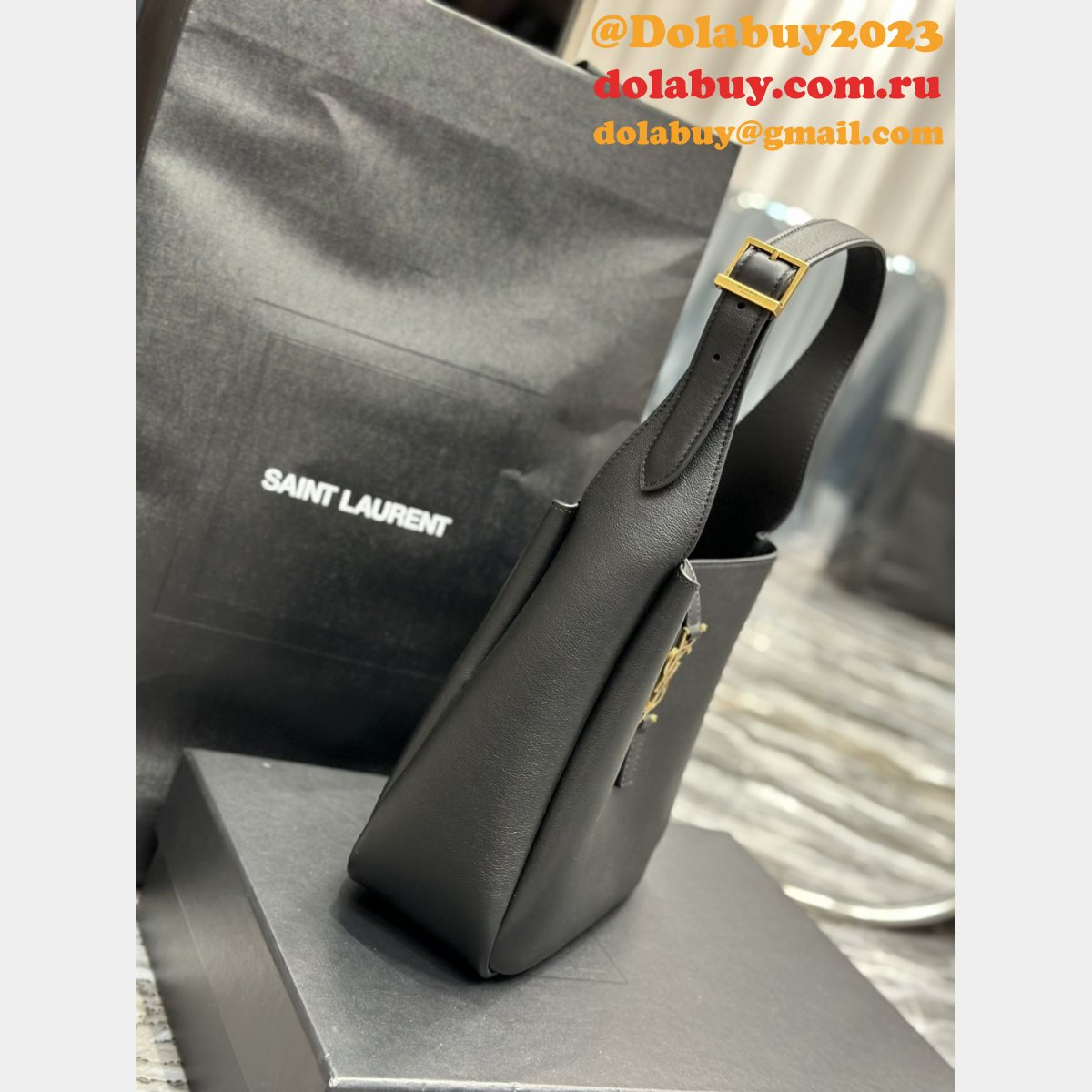 Fake Saint Laurent LE 5 À 7 SOFT 713938 Perfect Bag