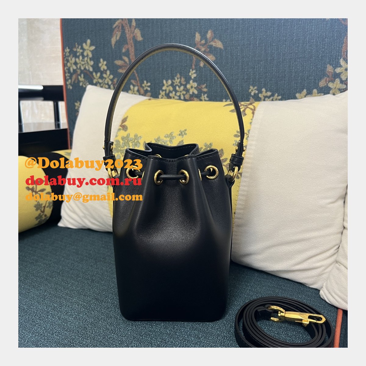 Perfect Wholesale VALENTINO GARAVANI V MINI BASKET HANDBAG