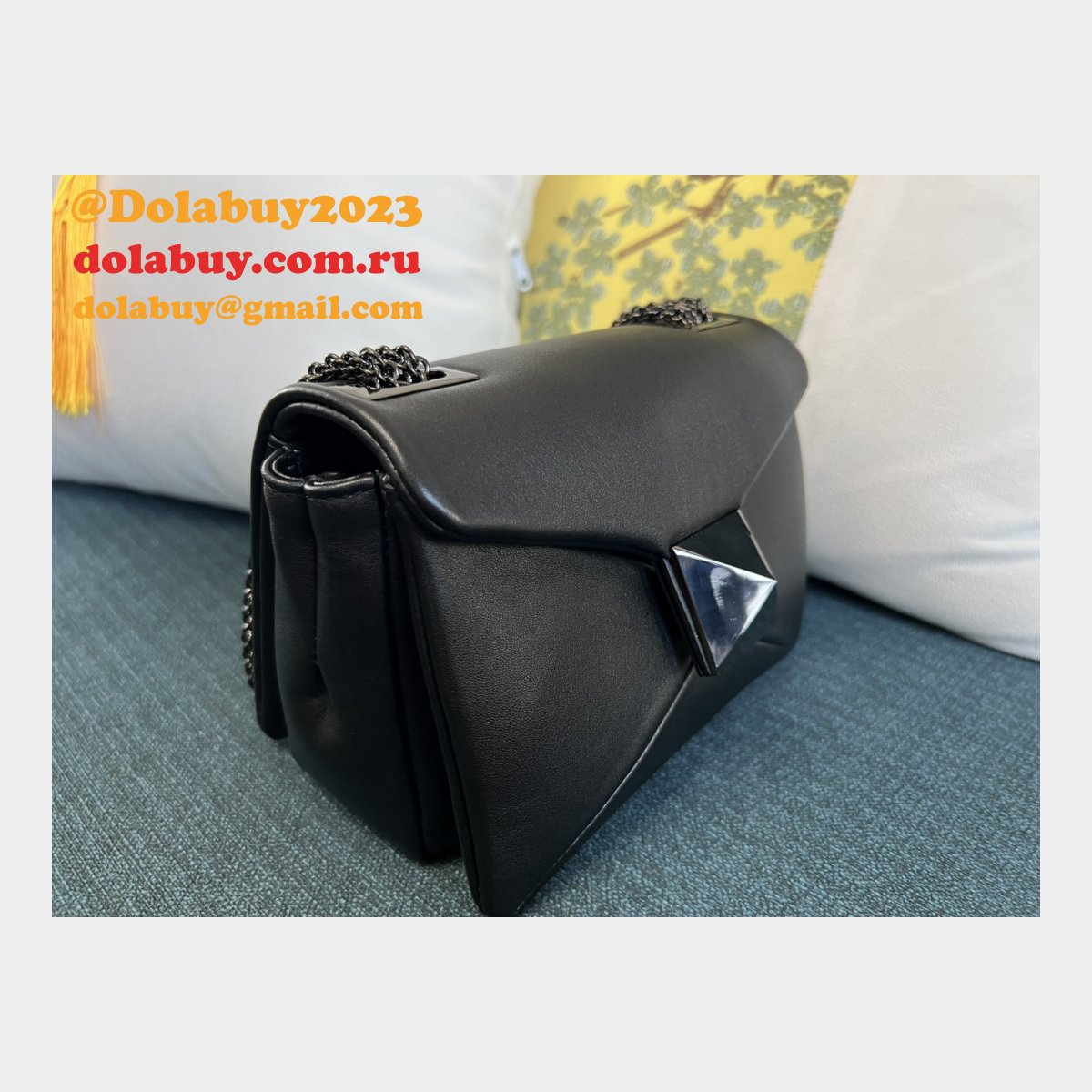 7 Star Valentino Garavani ONE STUD Chain Handbag