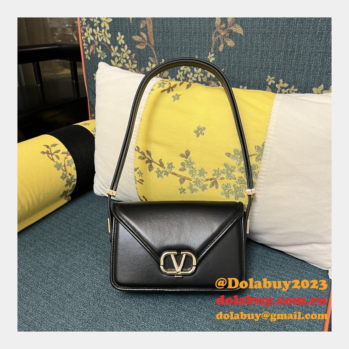 Wholesale VALENTINO GARAVANI LETTER VLOGO SIGNATURE handbag