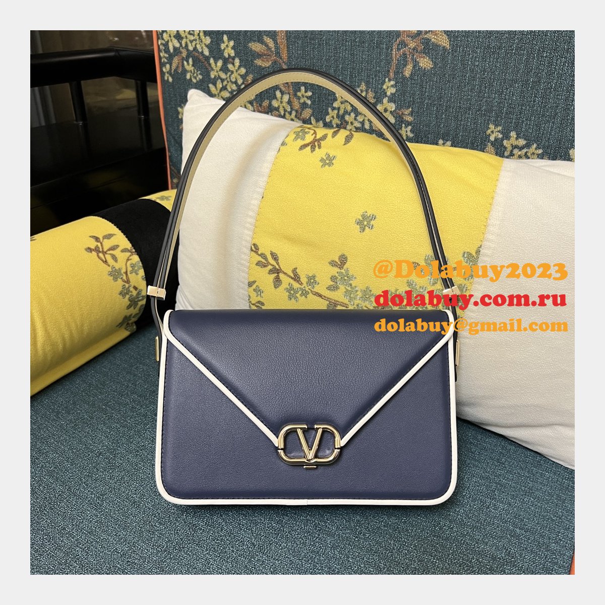 Wholesale VALENTINO GARAVANI LETTER VLOGO SIGNATURE handbag