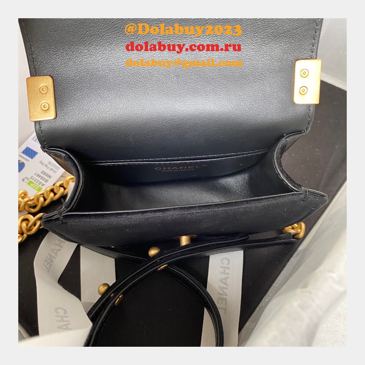 Wholesale Cheap 1:1 Replica AS3315 Messenger Boy Handbags