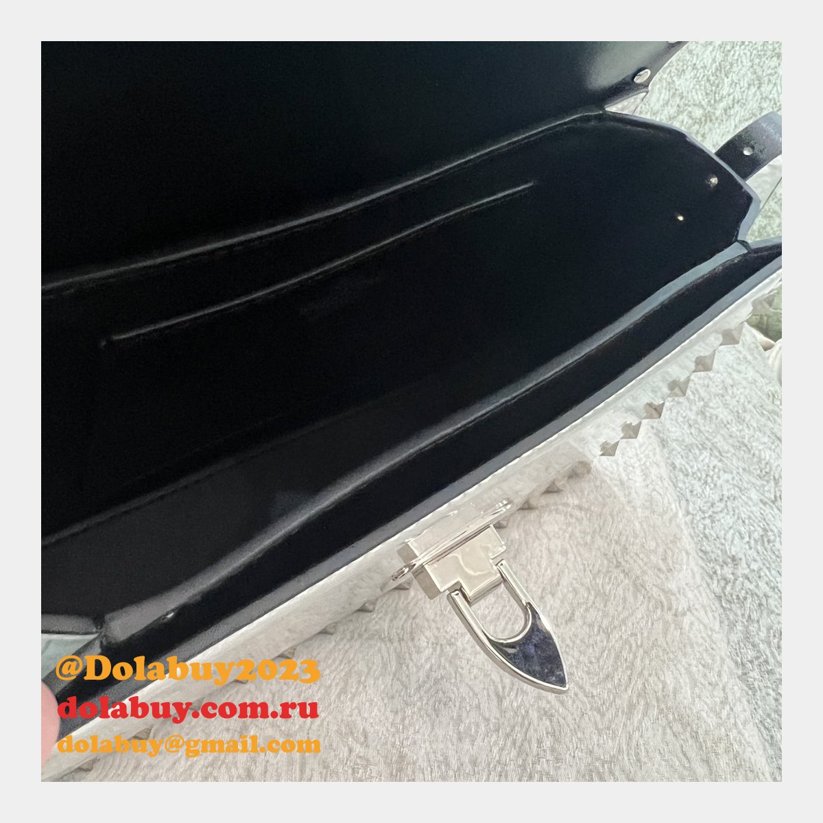 Luxury Valentino Garavani Rockstud Calf Large Bag