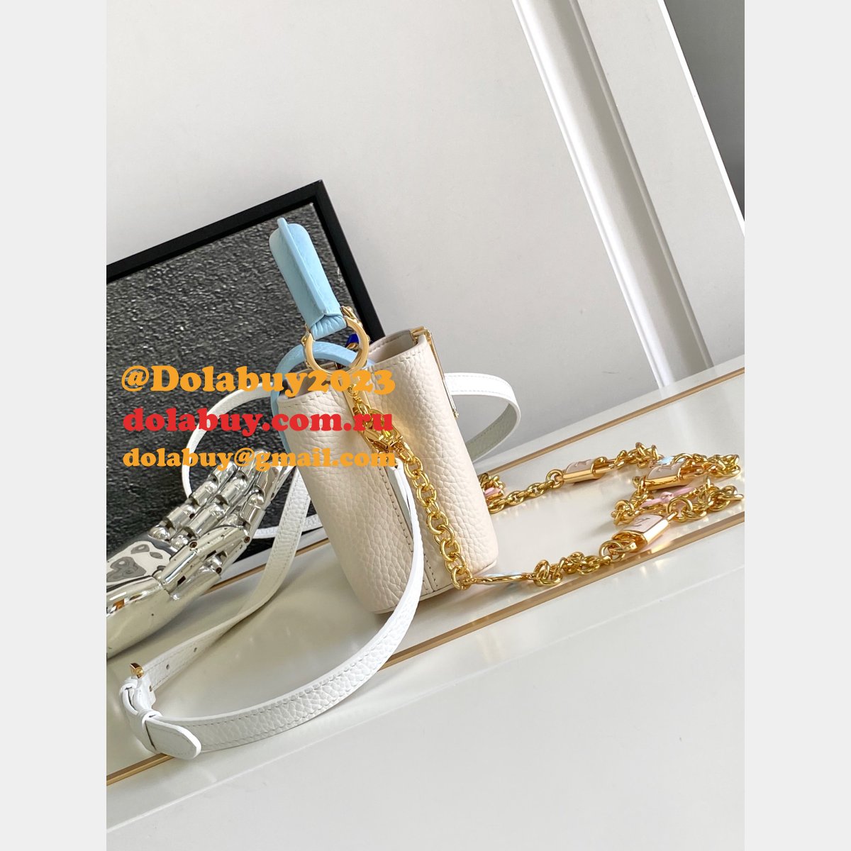 Top Quality Louis Vuitton M23952 Capucines Replica Bag