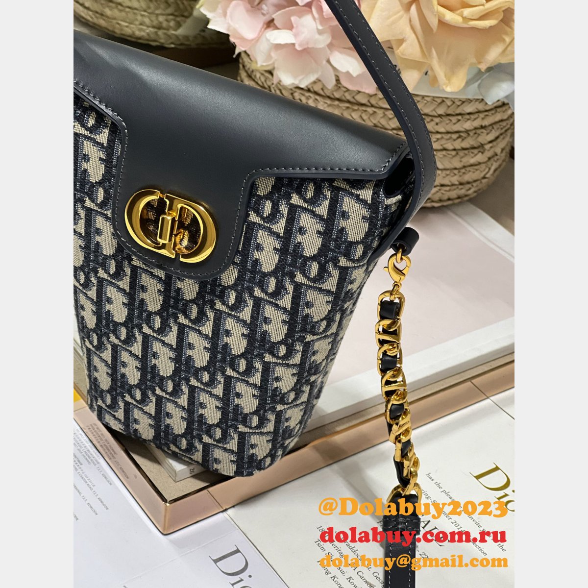 Replica Dior 30 Montaigne CD Lock 2319 Chain 1:1 Mirror Bag