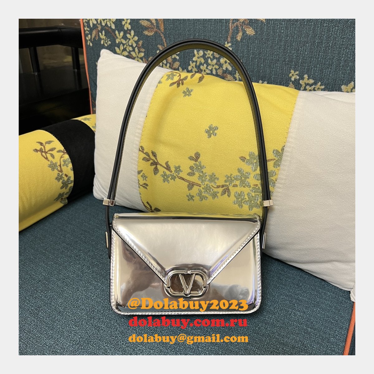 Wholesale VALENTINO GARAVANI LETTER VLOGO SIGNATURE handbag