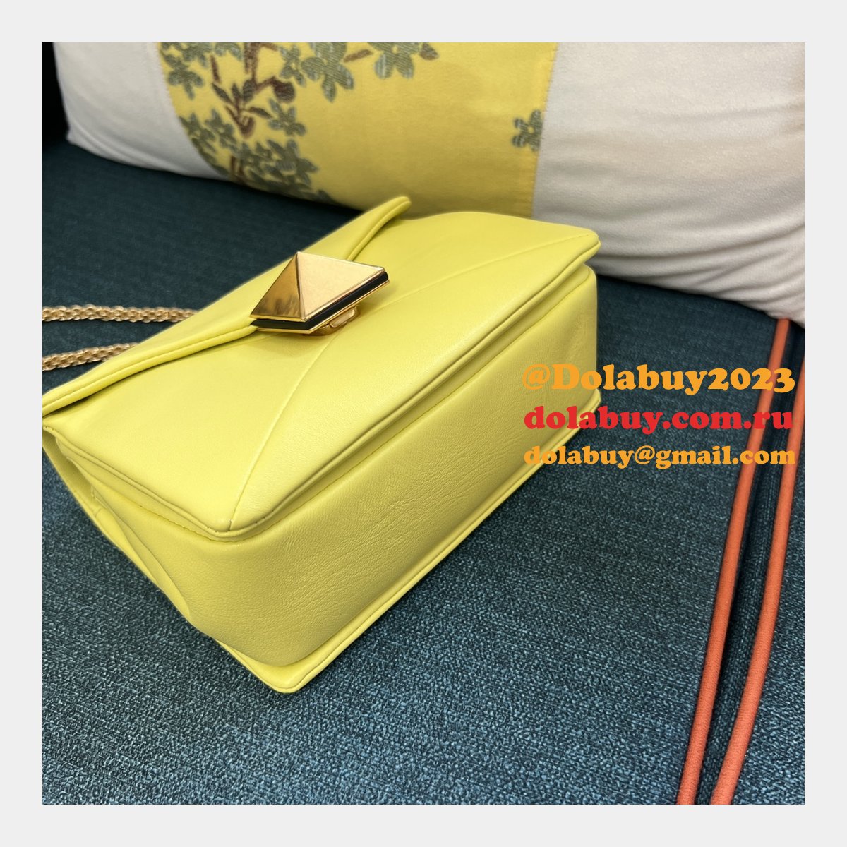 AAA+ Shop Valentino Garavani ONE STUD Chain Handbag