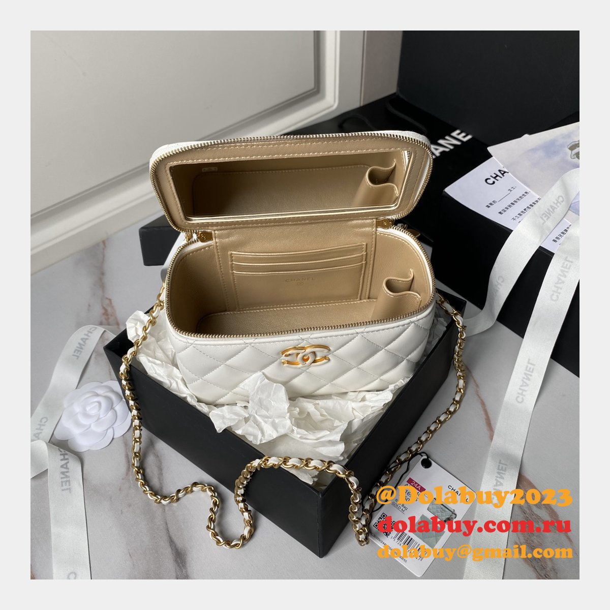 Top Quality Vanity AP3940 Classic Chain Replica Bag Black/White