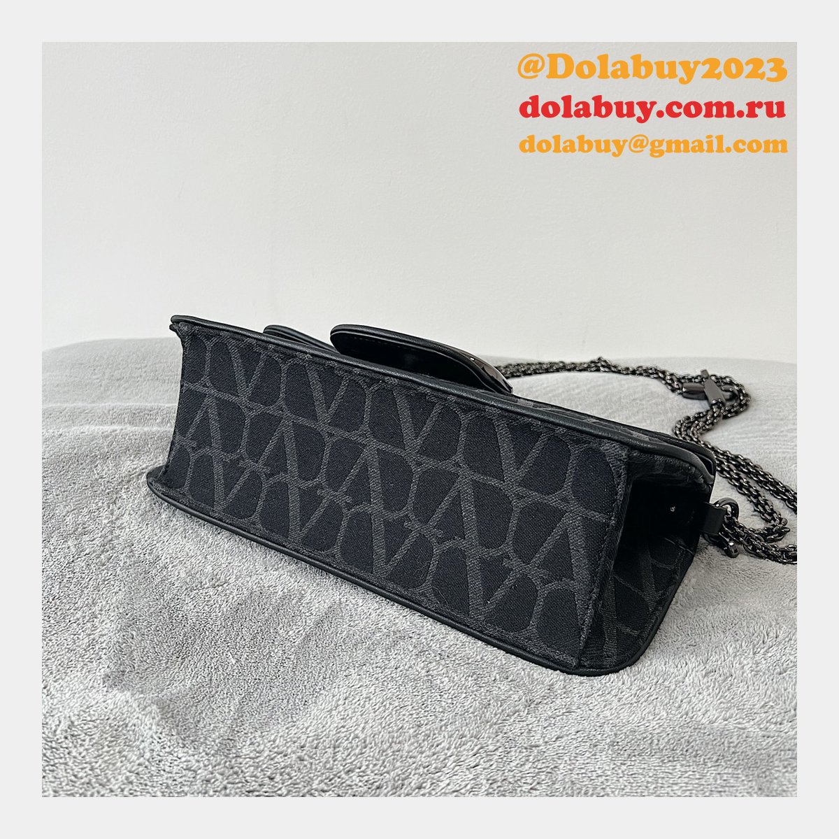 Shop Valentino Garavani 1133 Locò VLogo Signature Replica Bags Sale