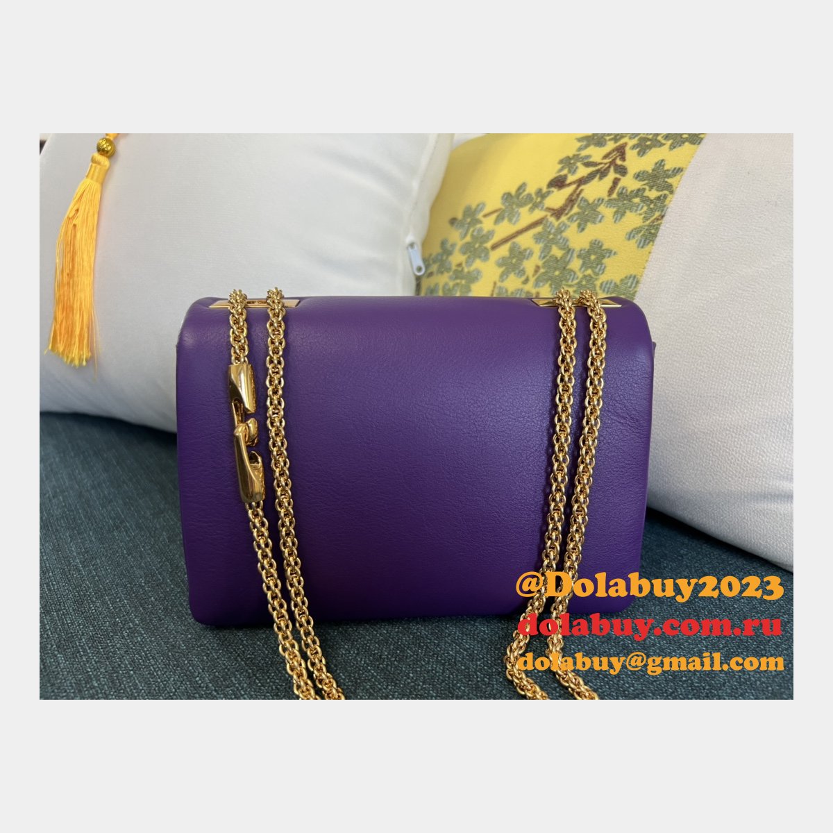 7 Star Valentino Garavani ONE STUD Chain Handbag