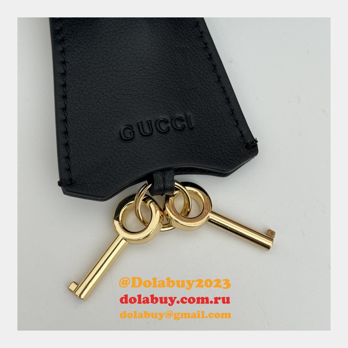 G*u*i best quality replicas 811705 padlock shoulder bag