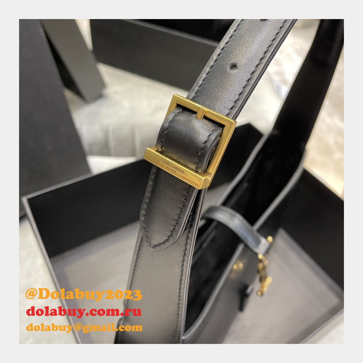 Replica Saint Laurent LE 5 À 7 hobo 657228 bag in matte python