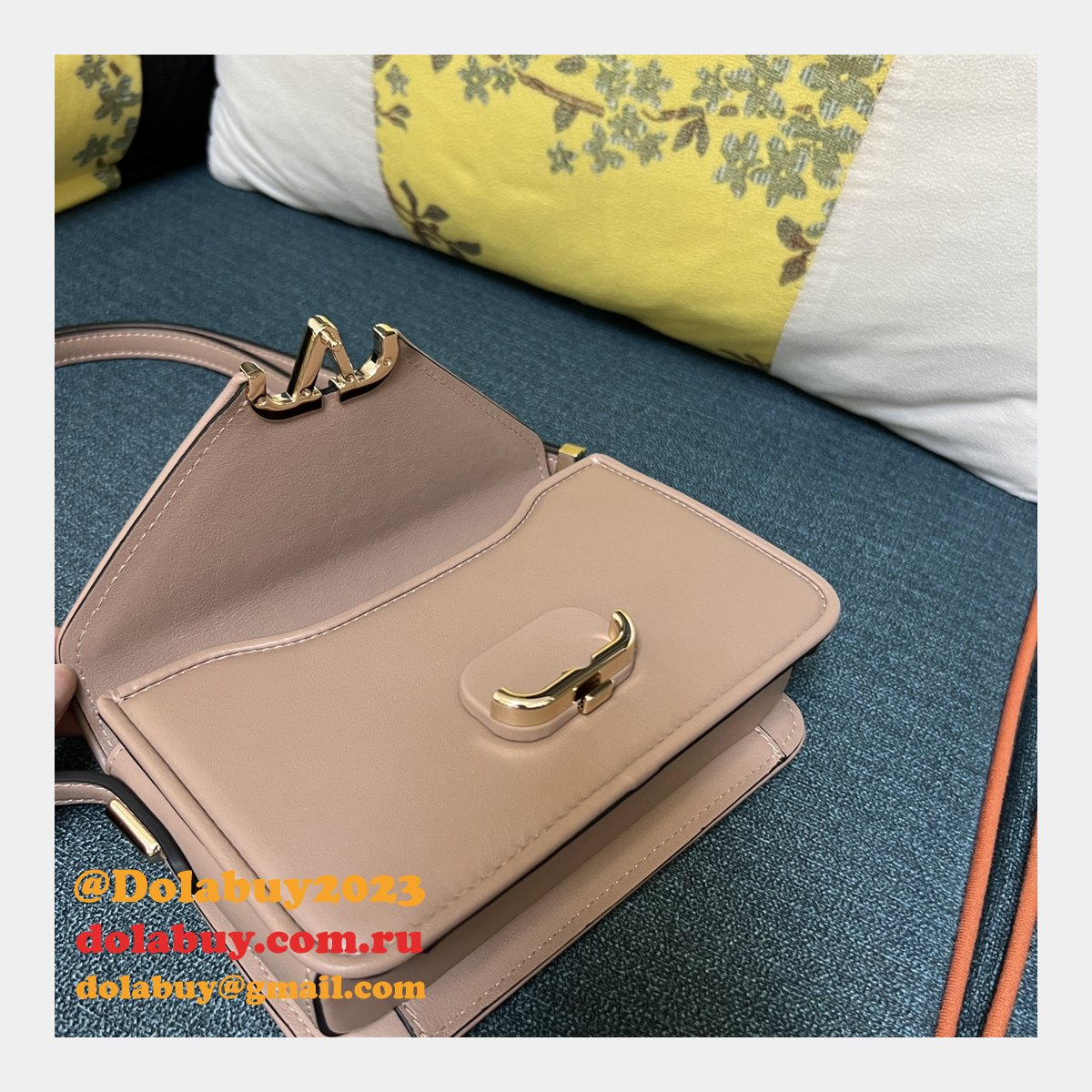 Wholesale VALENTINO GARAVANI LETTER VLOGO SIGNATURE handbag