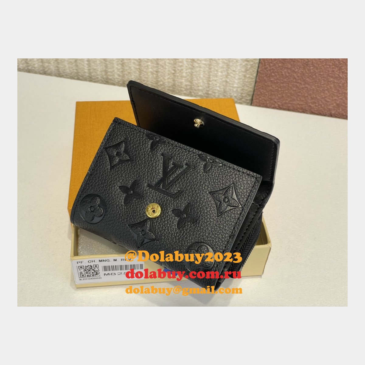 Slender Pilot M82556 Fashion Louis Vuitton Replica Bags