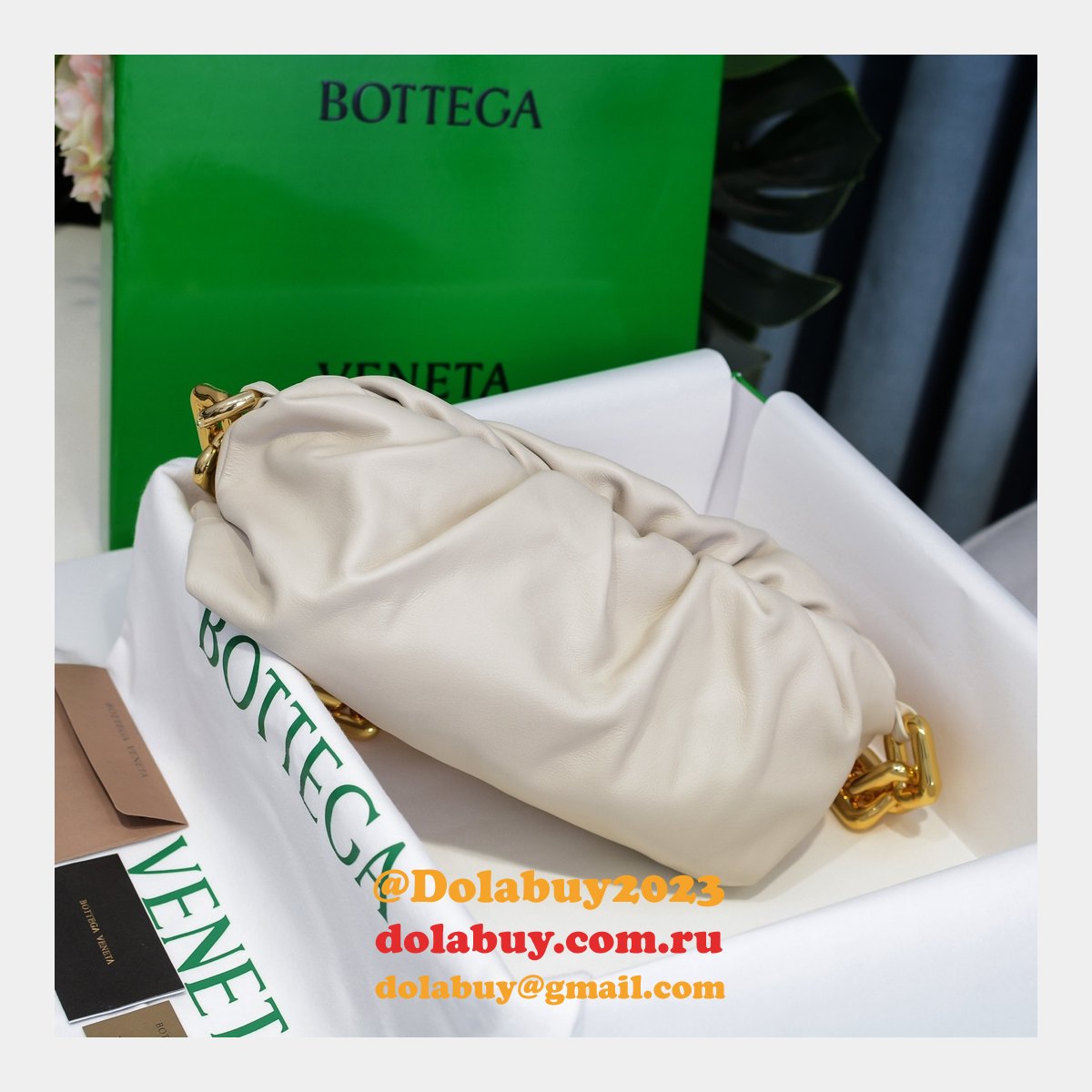 Where to find the Best Replicas Bottega Veneta 30CM Chain Pouch Bag Dupes