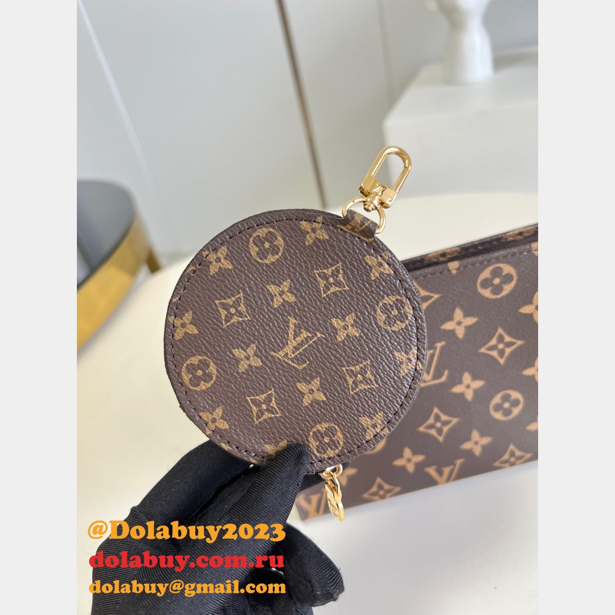 High Quality Designer Replica Louis Vuitton Purses M47546 Pouch