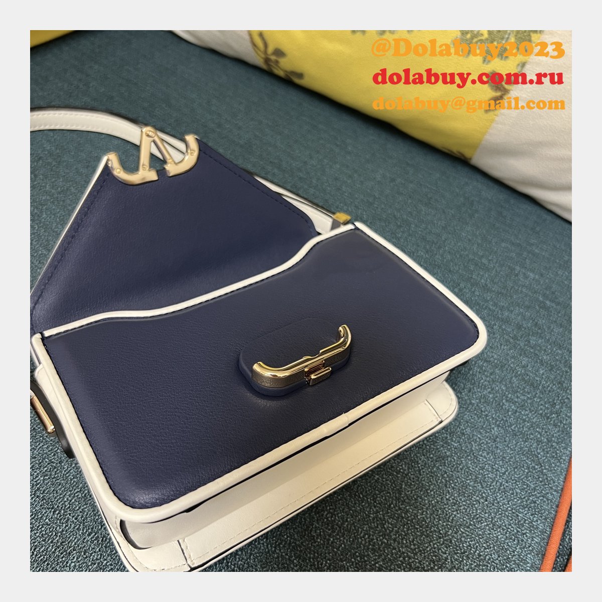 Wholesale VALENTINO GARAVANI LETTER VLOGO SIGNATURE handbag