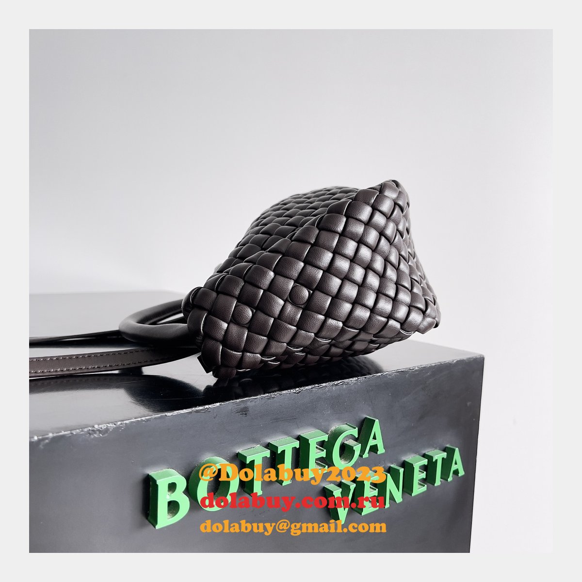 New BOTTEGA VENETA COBBLE Top Handle Bag