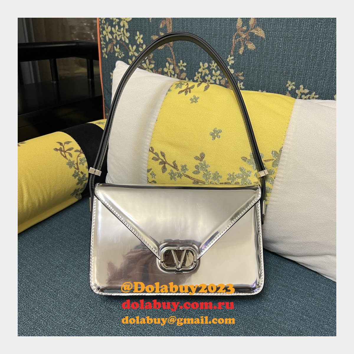 Wholesale VALENTINO GARAVANI LETTER VLOGO SIGNATURE handbag