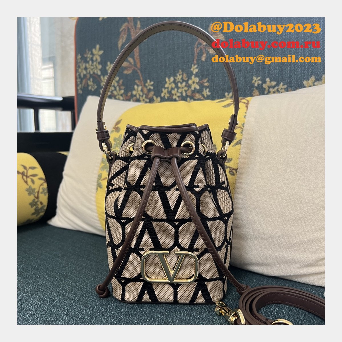 Designer VALENTINO GARAVANI V mini basket handbag