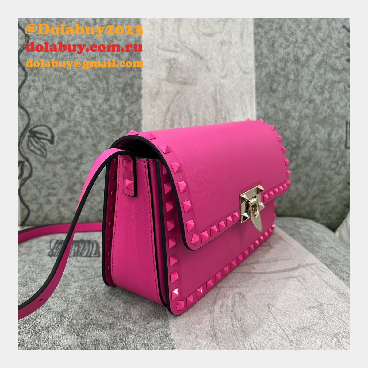 Luxury Valentino Garavani Rockstud Calf Large Bag