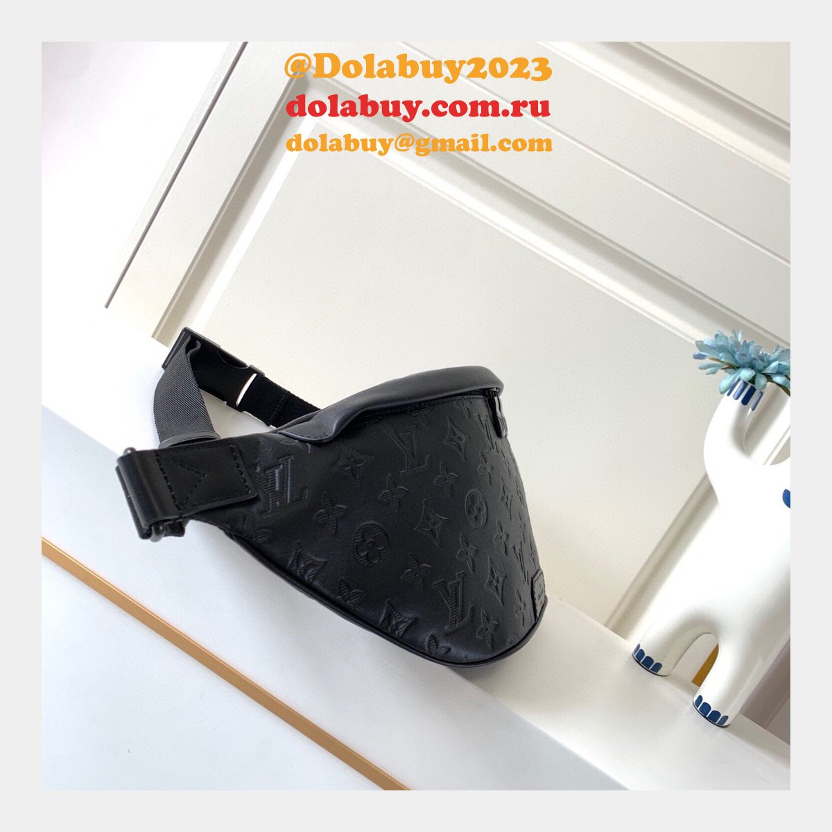 Discovery Bumbag G65 in Black Bags M44388 Replica Louis Vuitton