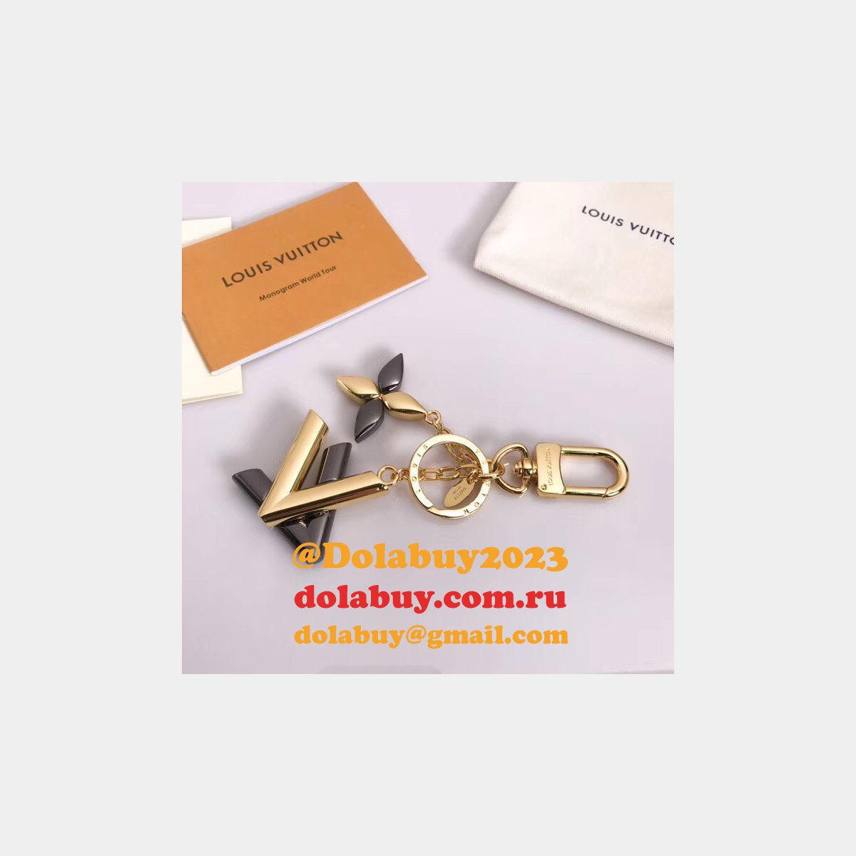 Louis Vuitton Twist bag charm M68197 Gold/silvery