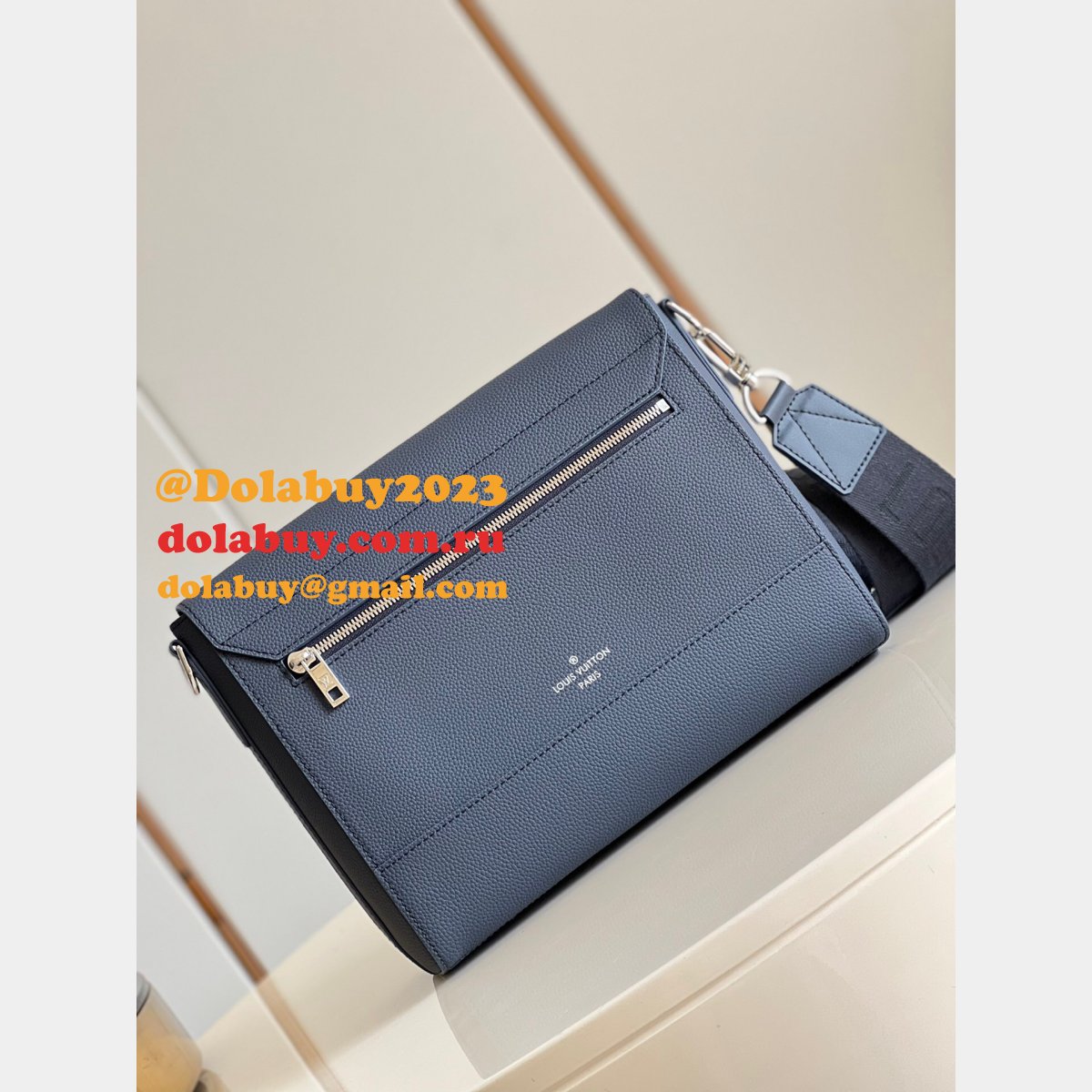 Replicas Louis Vuitton Takeoff Messenger H26 M21363 Men Bags