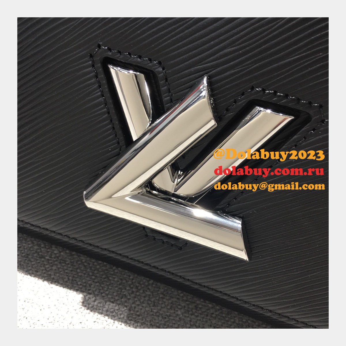 AAA+ Louis Vuitton Twist PM Epi Leather in Black