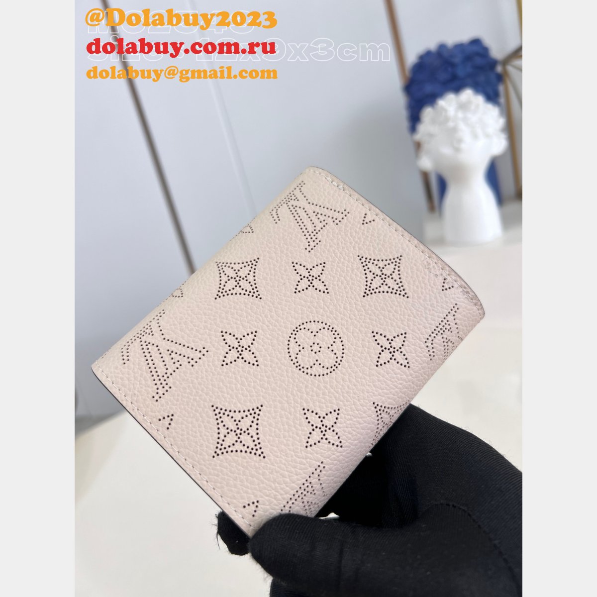 Iris Compact Wallet Mahina M62542/M62543 Louis Vuitton Replica Bag