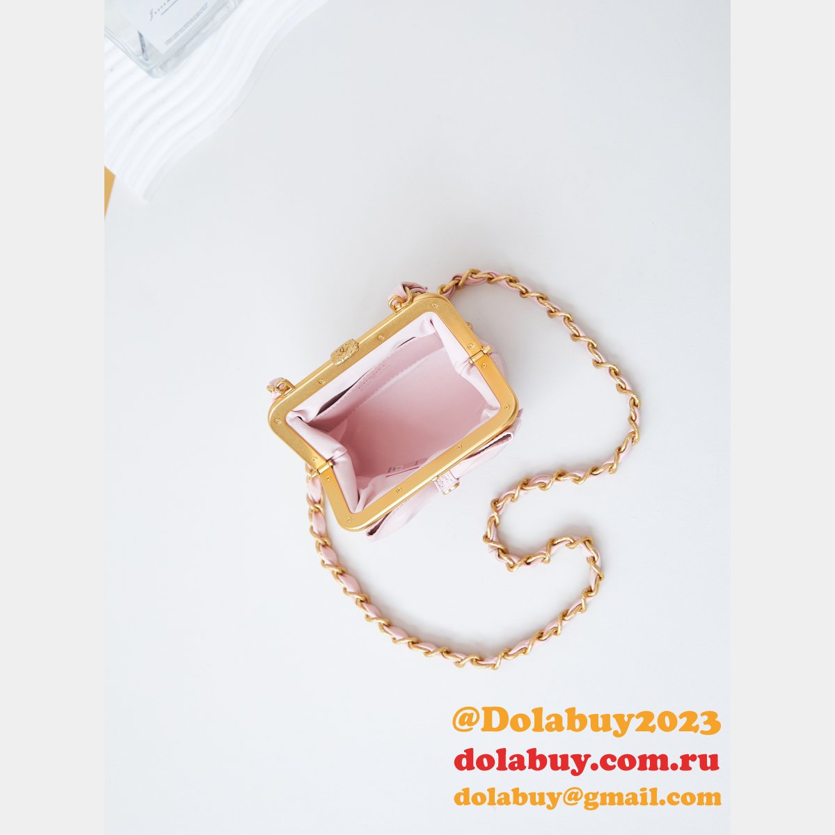 Perfect Replicas AP4028 Clutch With Chain 1:1 Mirror Bag