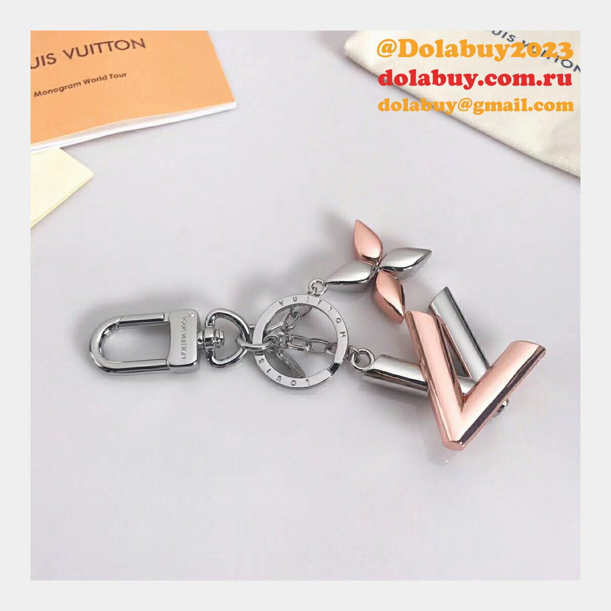 Louis Vuitton Twist bag charm M68197 Gold/silvery