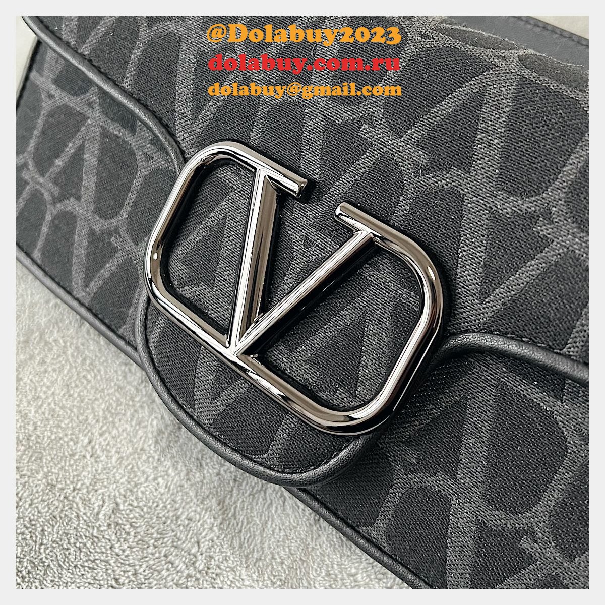 Shop Valentino Garavani 1133 Locò VLogo Signature Replica Bags Sale