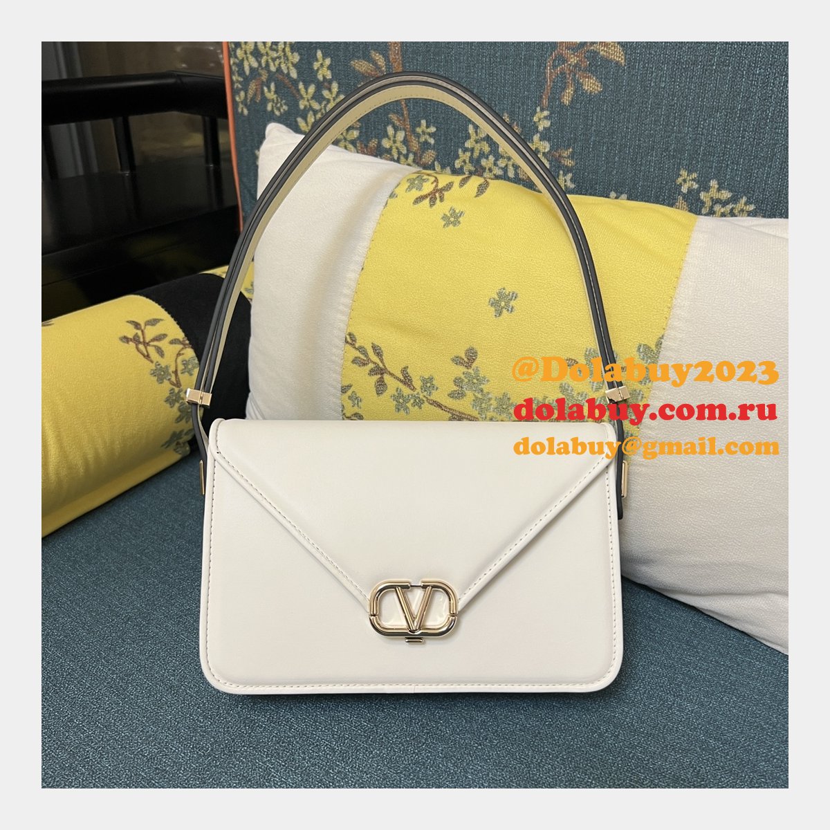 Wholesale VALENTINO GARAVANI LETTER VLOGO SIGNATURE handbag