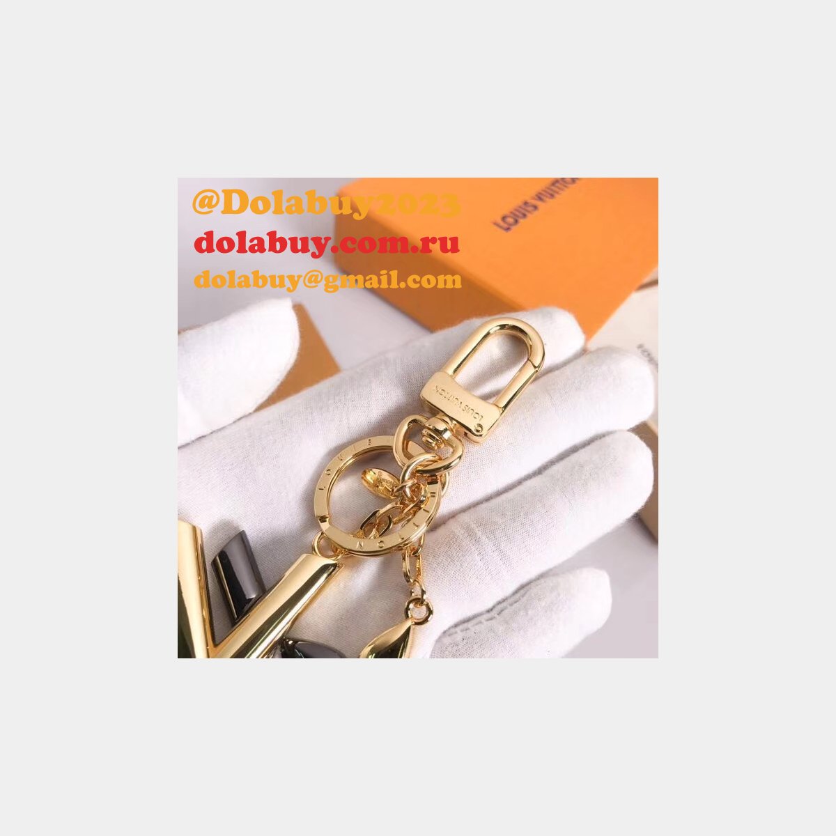 Louis Vuitton Twist bag charm M68197 Gold/silvery