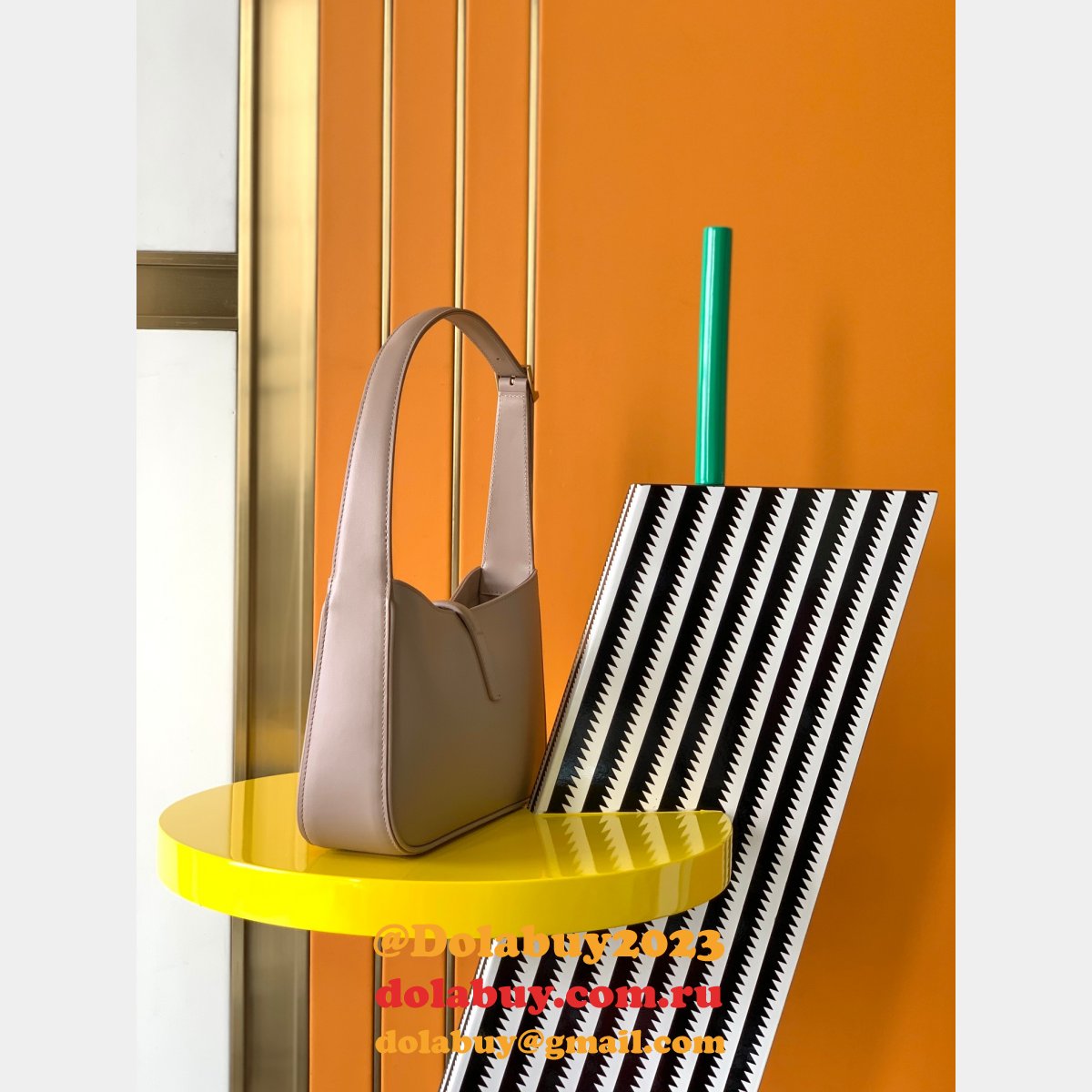 Top Quality Saint Laurent Replica Le 5 À 7 Hobo 657228 Bag