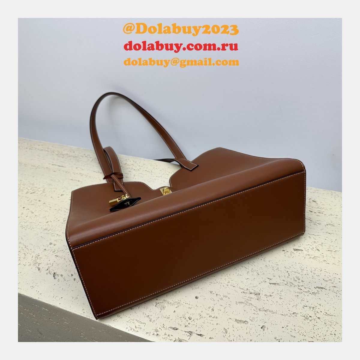 Top Fashion Cabas 16 In Smooth 112583 Celine Replica Bag