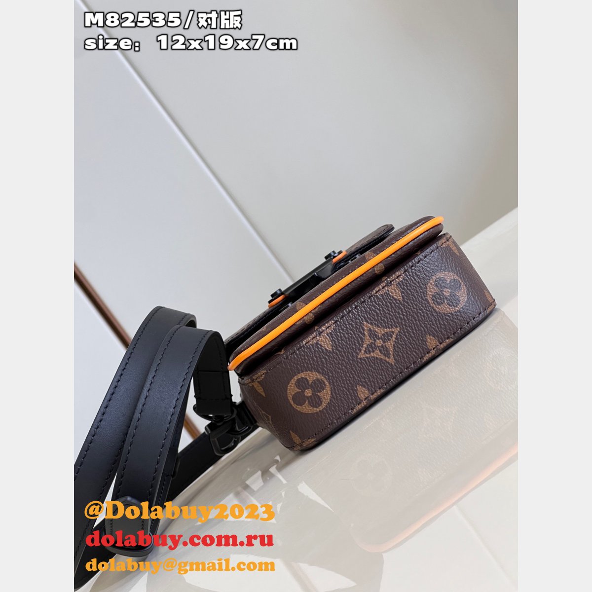 S-Lock Vertical Wearable Wallet Replica Louis Vuitton 7 Stars Bag