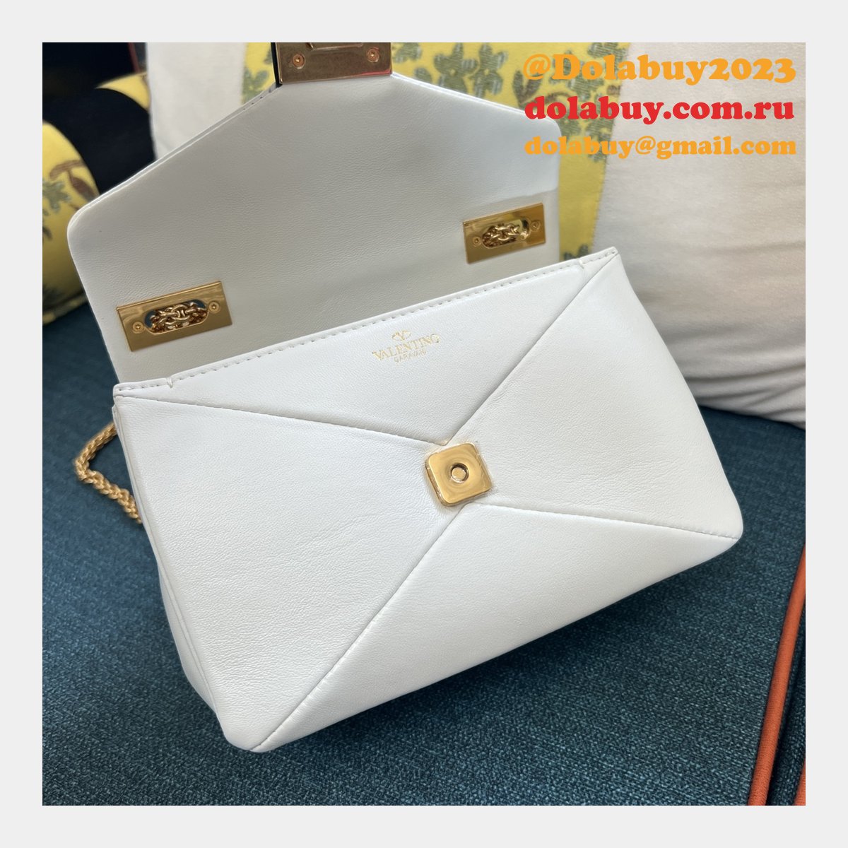 AAA+ Shop Valentino Garavani ONE STUD Chain Handbag