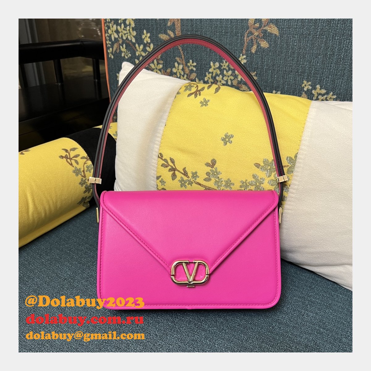 Wholesale VALENTINO GARAVANI LETTER VLOGO SIGNATURE handbag