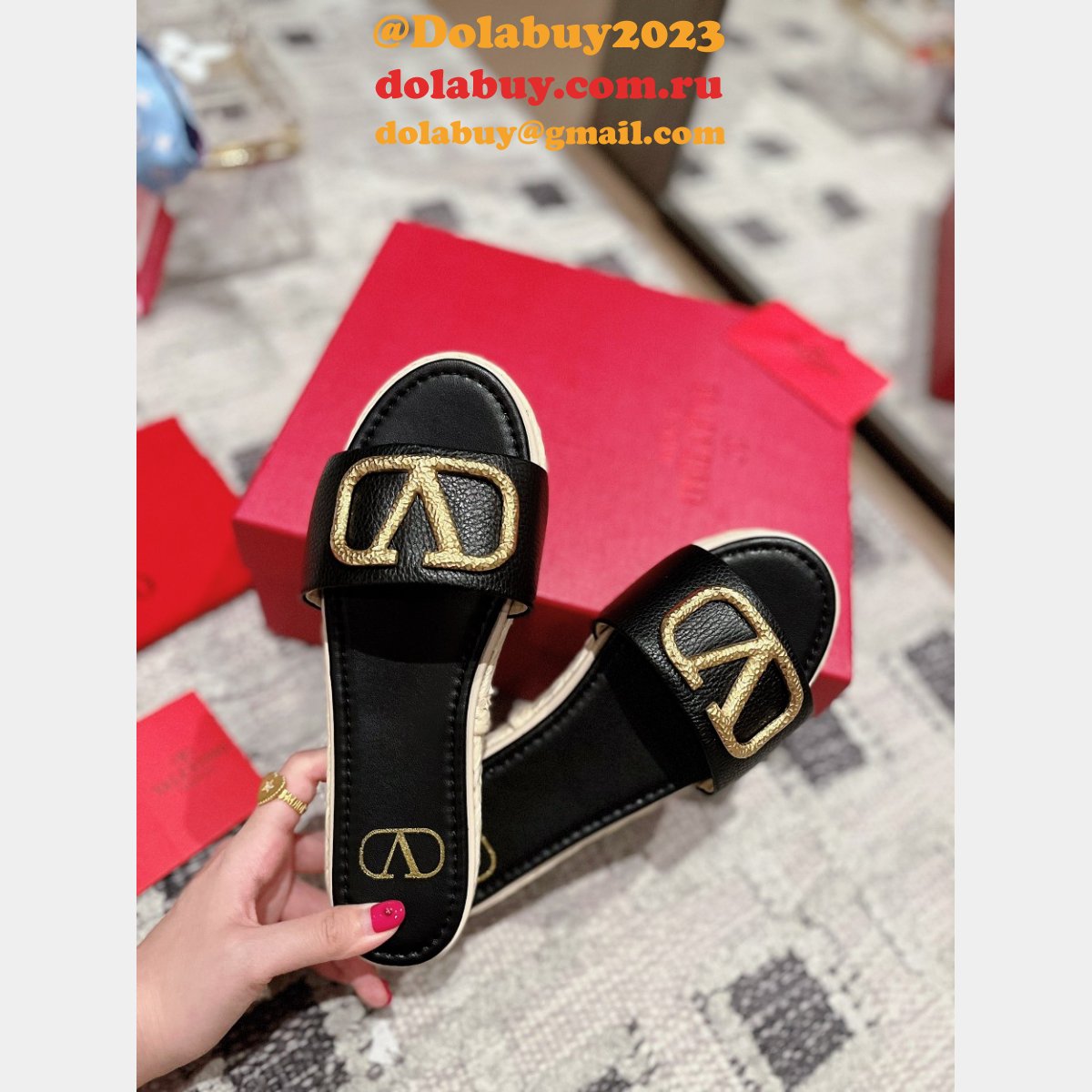 Luxury Valentino VLOGO SIGNATURE SLIDE SANDAL