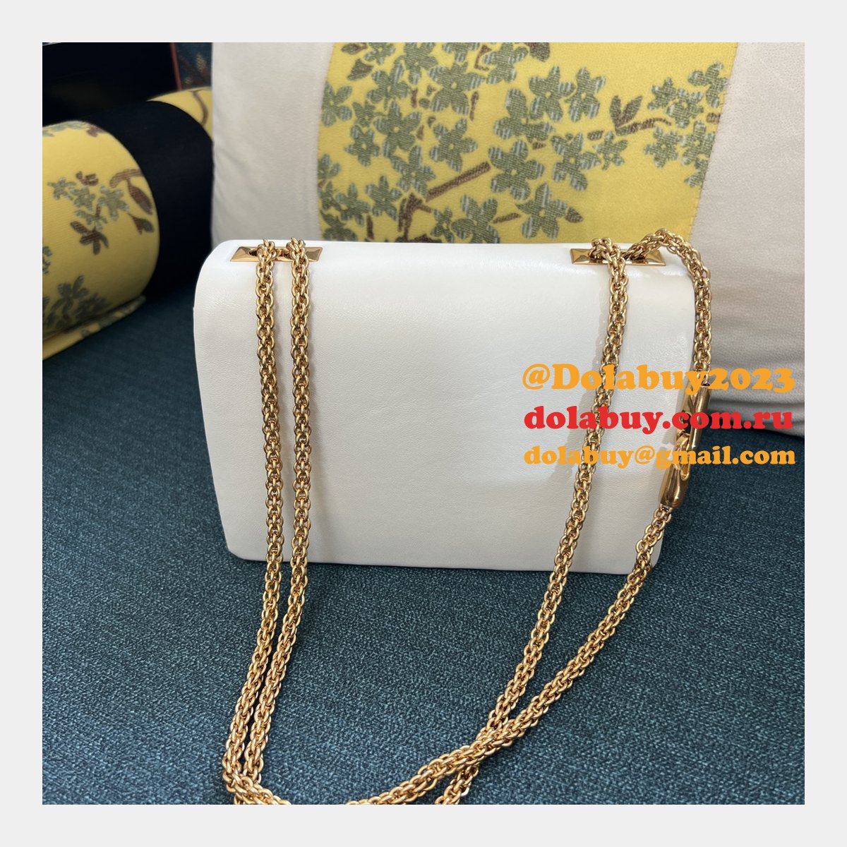 AAA+ Shop Valentino Garavani ONE STUD Chain Handbag