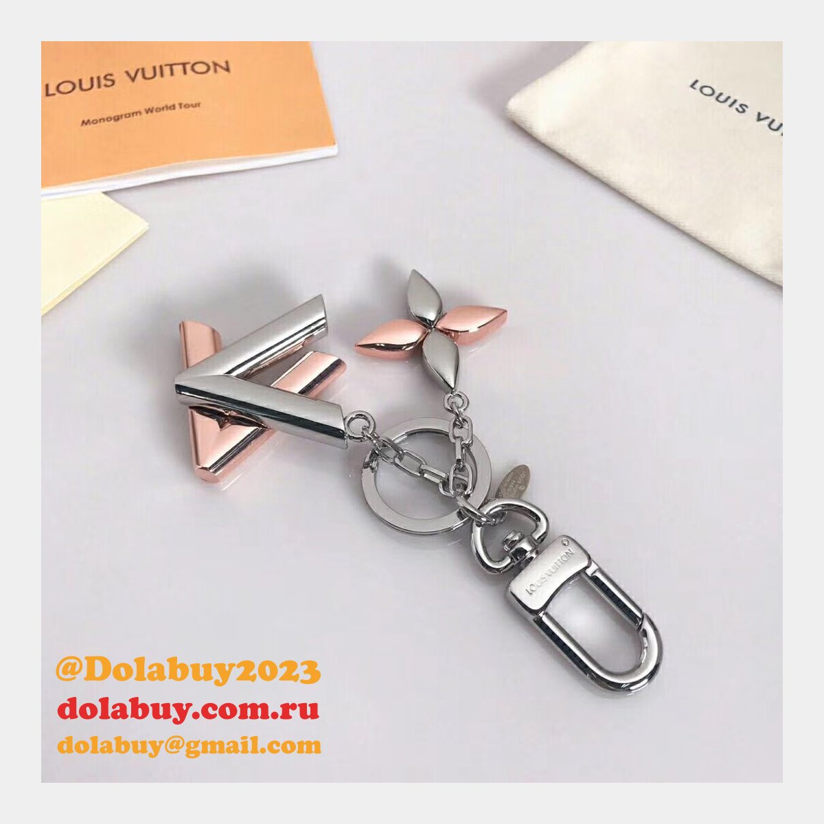 Louis Vuitton Twist bag charm M68197 Gold/silvery