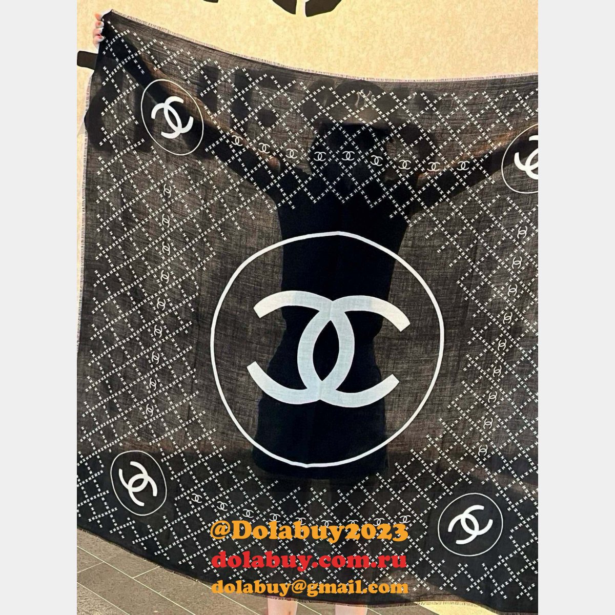 7 Star Top Replicas Double C Grid Square Scarf