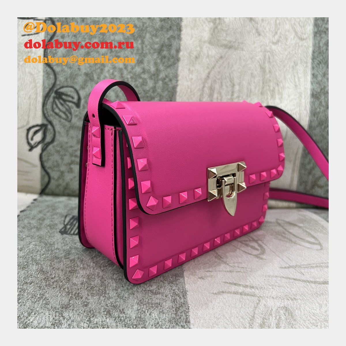 Cheap Fake Valentino Garavani Rockstud Calf Small Bag