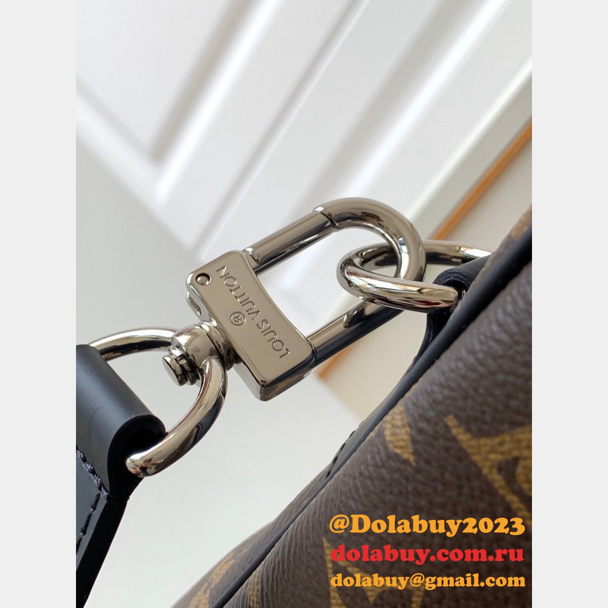 Replica LV Porte-Documents Voyage M52005