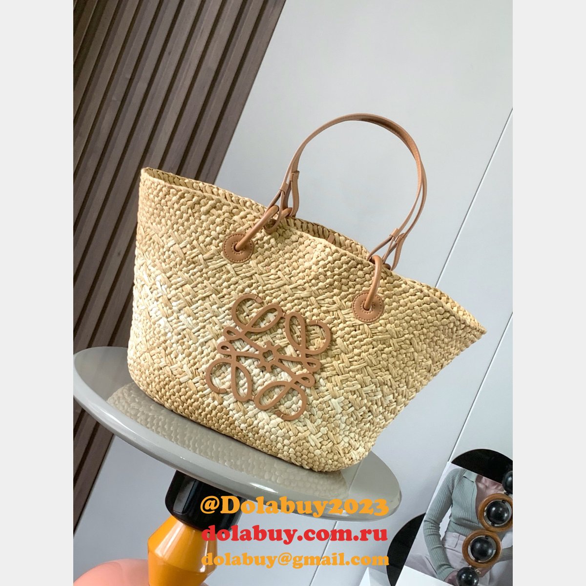 Perfect loewe Anagram Basket bag in iraca palm and calfskin 8008